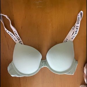 Victoria’s Secret 32A Push Up Bra